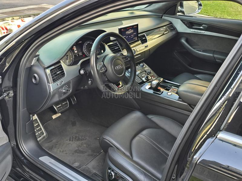Audi S8 