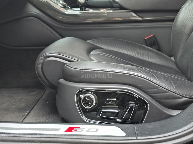 Audi S8 