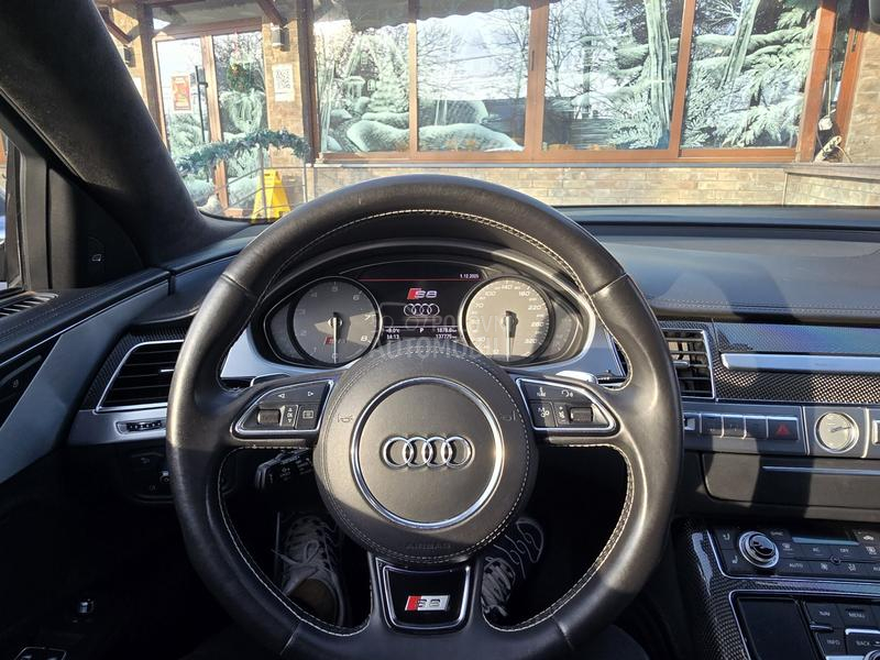 Audi S8 