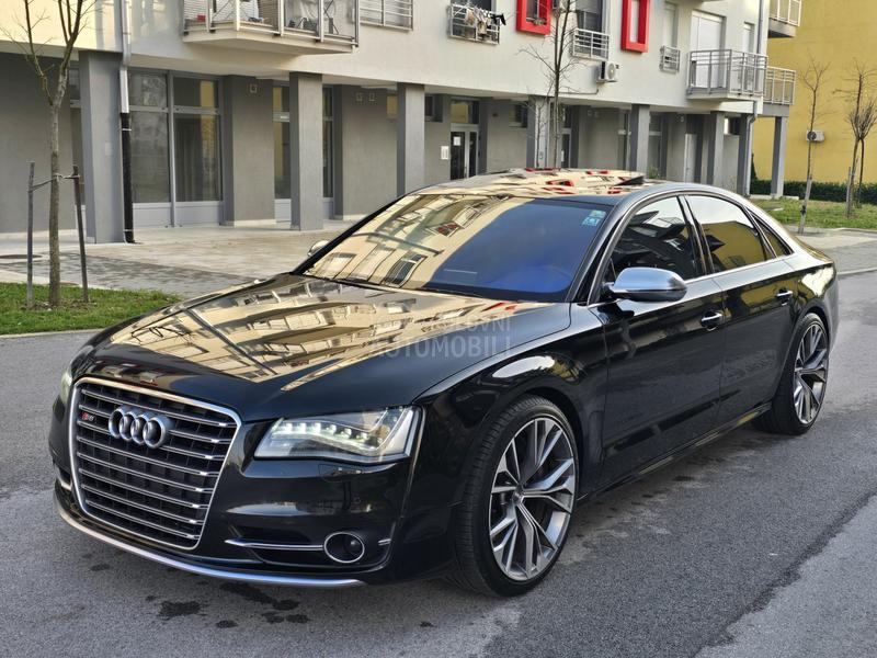 Audi S8 