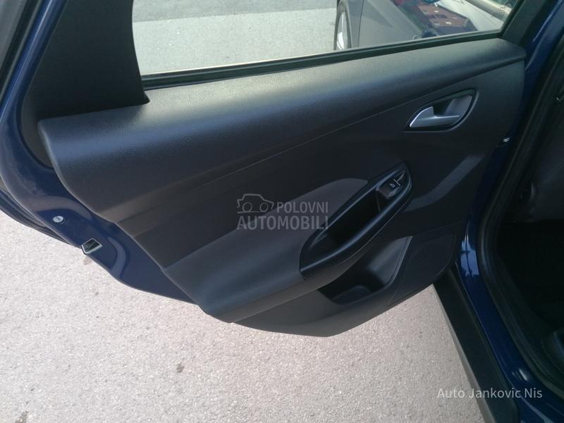 Ford Focus 1.0i TREND LINE CH