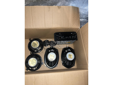 Fabricka muzika sa plejerom za Jeep Grand Cherokee