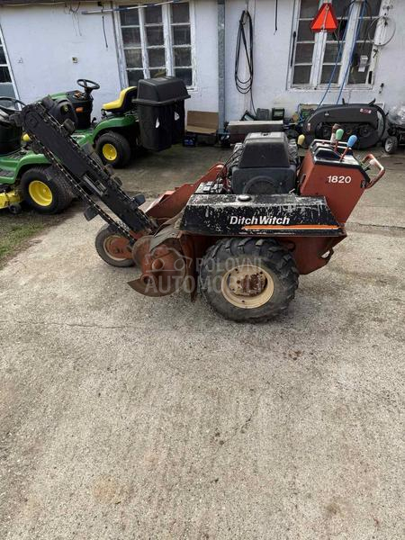 Ditch Witch 1820