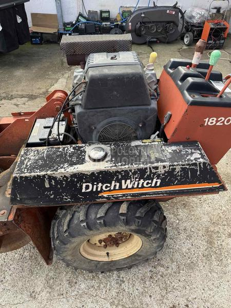 Ditch Witch 1820