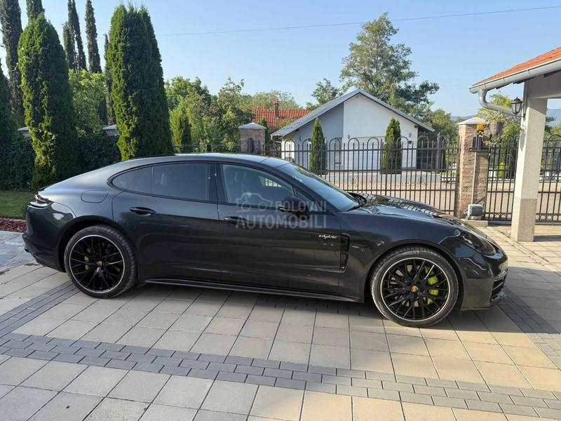 Porsche Panamera 4 E-Hybrid 462