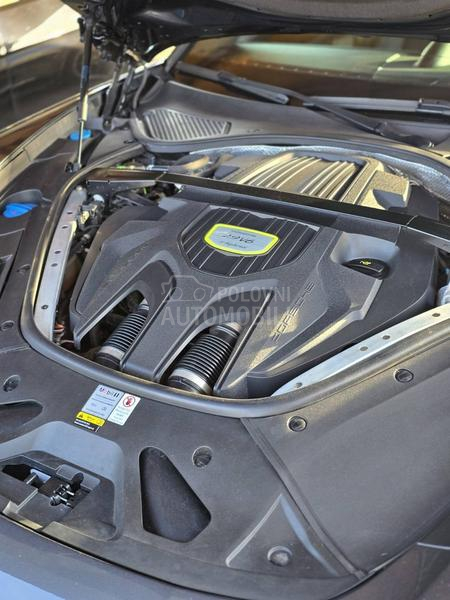 Porsche Panamera 4 E-Hybrid 462