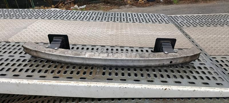 Šina zadnjeg branika mercedes