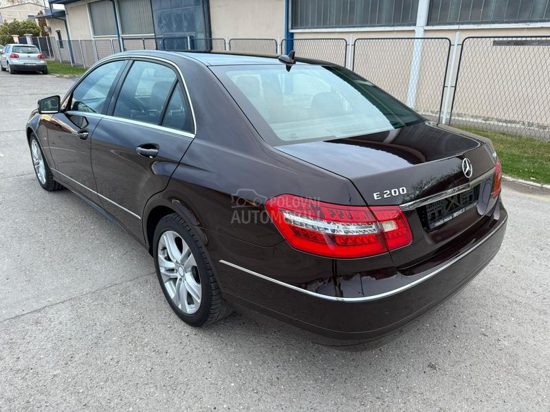 Mercedes Benz E 200 AVANTGARDE/XENON