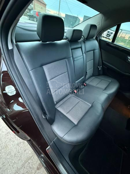 Mercedes Benz E 200 AVANTGARDE/XENON