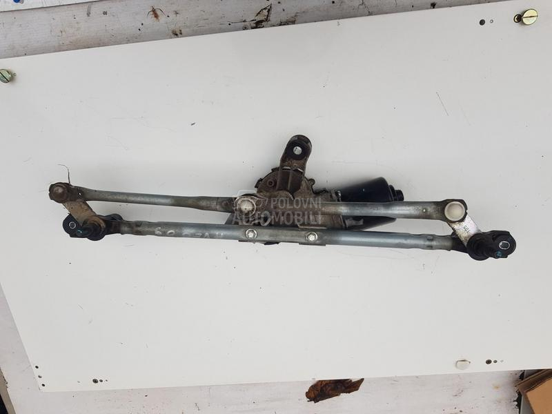 MOTOR BRISAČA SA POLU LIMUZINA