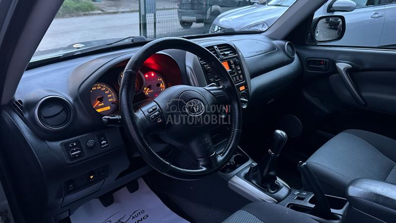 Toyota RAV 4 2.0 D 4X4  TOOP