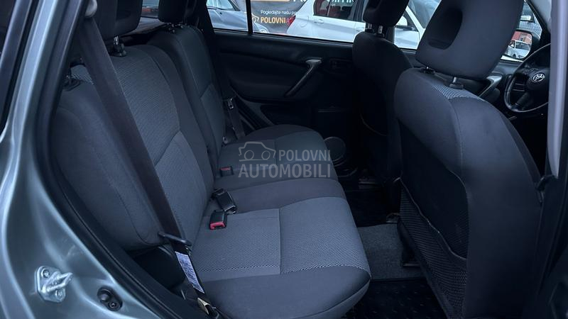 Toyota RAV 4 2.0 D 4X4  TOOP