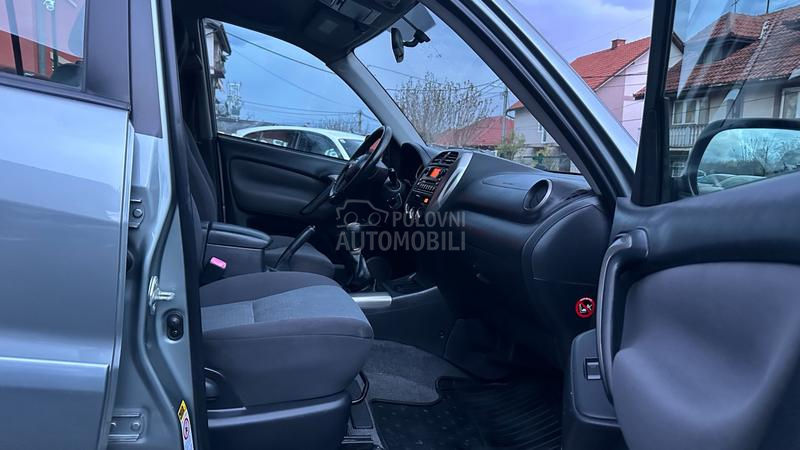 Toyota RAV 4 2.0 D 4X4  TOOP