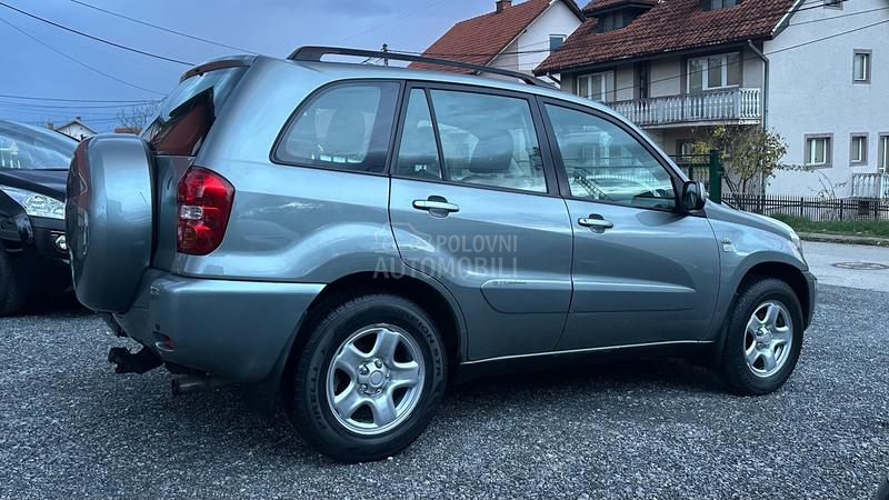 Toyota RAV 4 2.0 D 4X4  TOOP