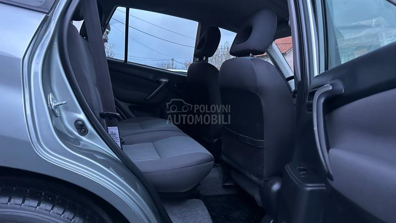 Toyota RAV 4 2.0 D 4X4  TOOP