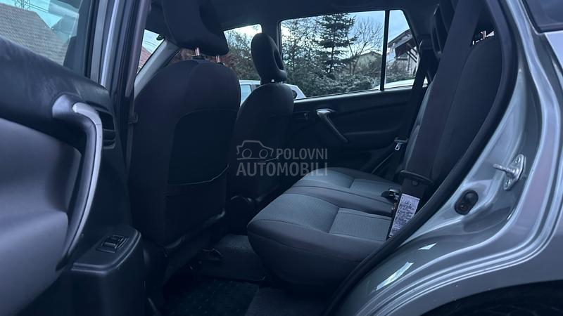 Toyota RAV 4 2.0 D 4X4  TOOP