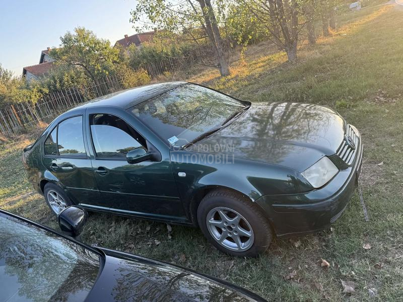 Delovi za Volkswagen Bora 1.6FSI 2002. god.