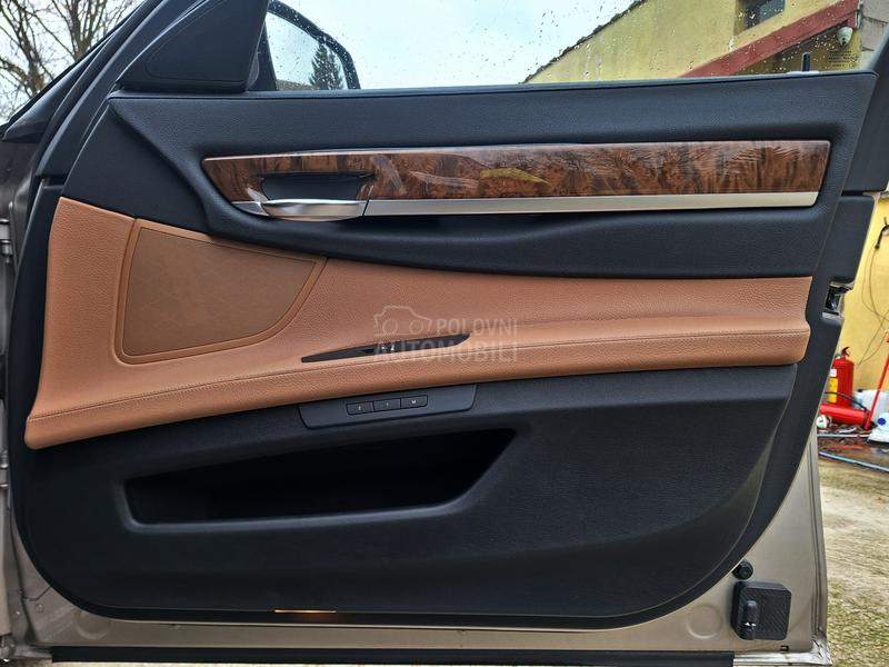 BMW 730 POGLEDATI TEXT