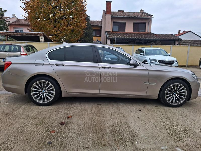 BMW 730 POGLEDATI TEXT