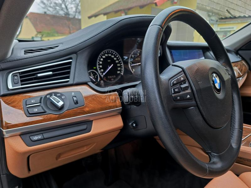 BMW 730 POGLEDATI TEXT