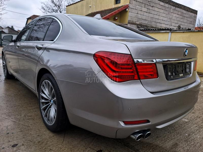 BMW 730 POGLEDATI TEXT