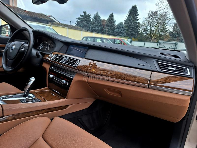 BMW 730 POGLEDATI TEXT