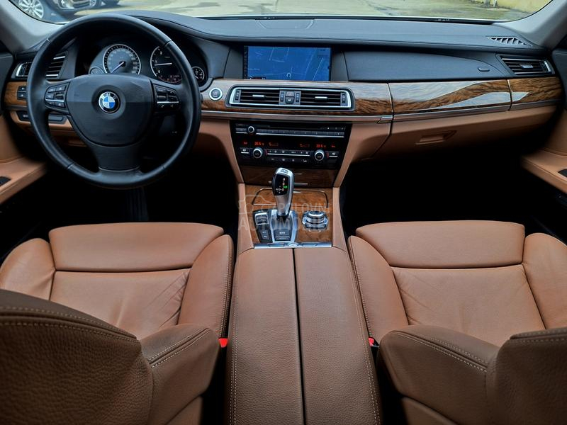 BMW 730 POGLEDATI TEXT