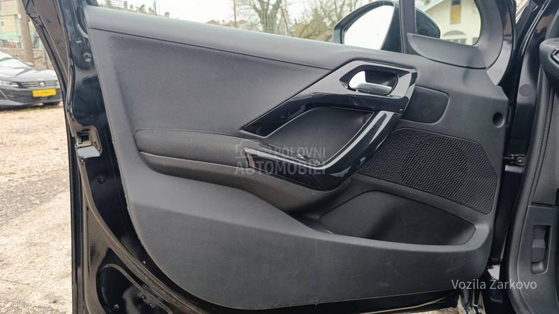Peugeot 208 1.5 Blue BNM5 Active