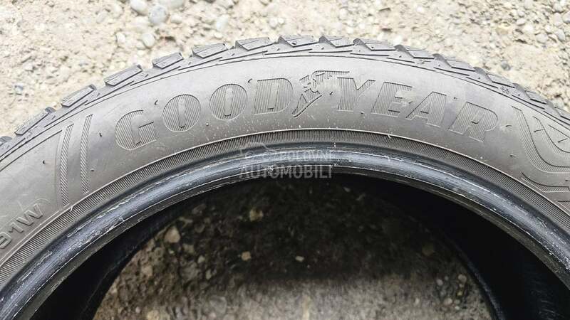 Goodyear 215/45 R17 Zimska