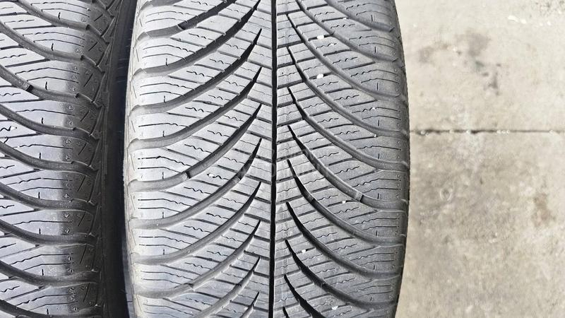 Goodyear 215/45 R17 Zimska