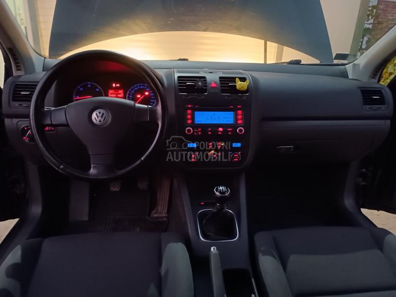 Volkswagen Golf 5 Lutkicaaa
