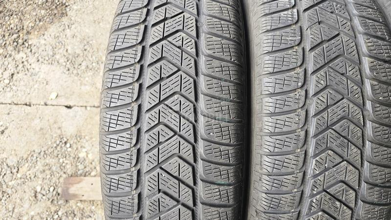 Pirelli 215/65 R17 Zimska