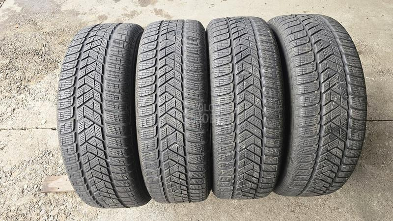 Pirelli 215/65 R17 Zimska