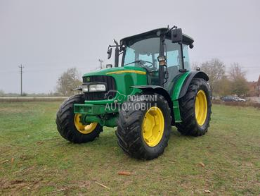 John Deere 5820