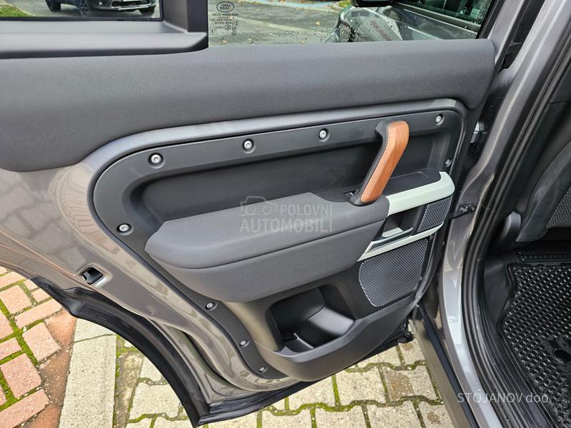 Land Rover Defender SE