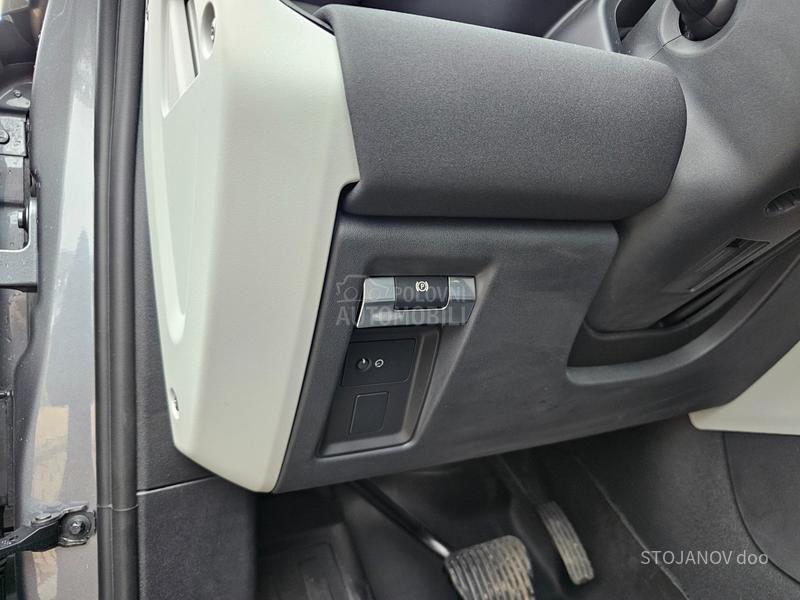 Land Rover Defender SE