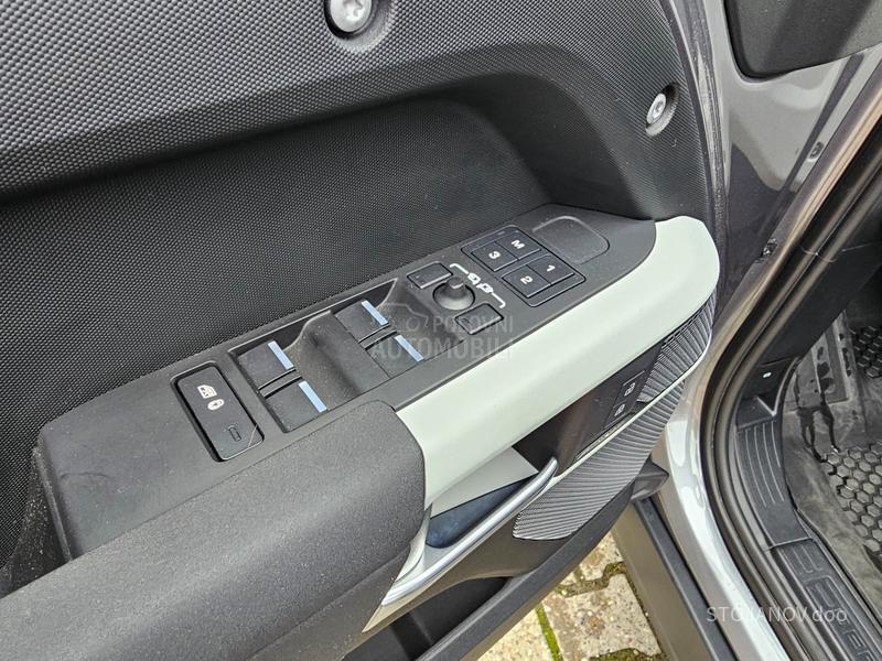 Land Rover Defender SE