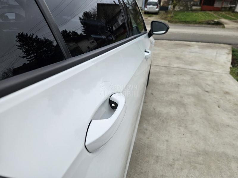 Volkswagen Golf 8 2.0 TDI HIGHLINE