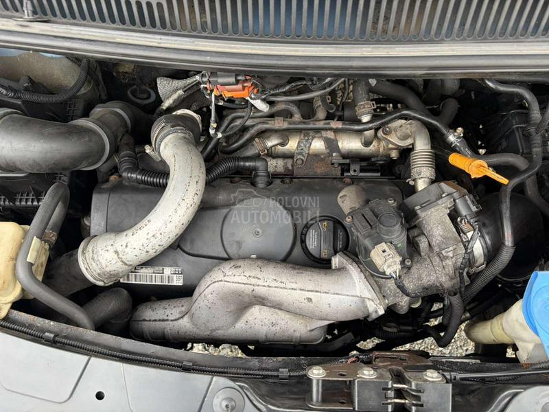 Volkswagen Transporter T5 2.5 TDI