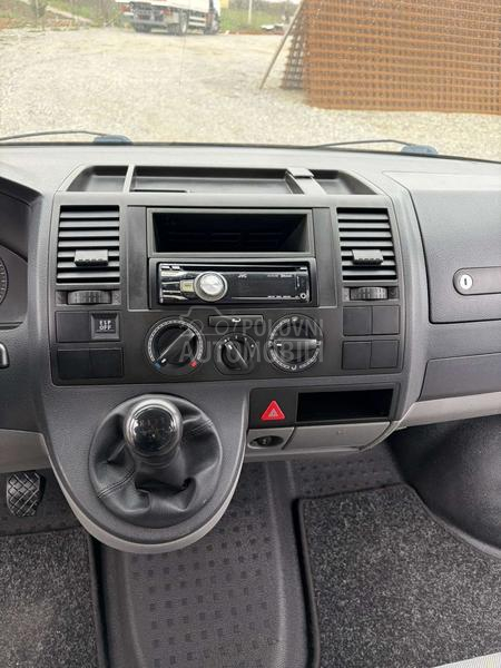 Volkswagen Transporter T5 2.5 TDI