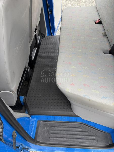 Volkswagen Transporter T5 2.5 TDI