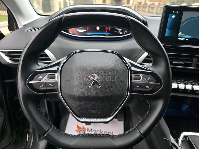 Peugeot 3008 1.2 Puretech/Allure