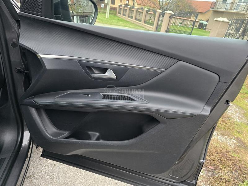 Peugeot 3008 1.2 Puretech/Allure