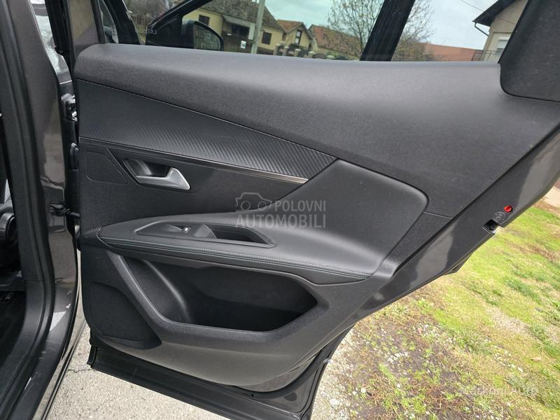 Peugeot 3008 1.2 Puretech/Allure
