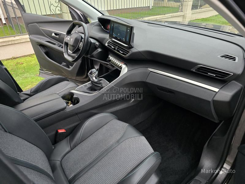 Peugeot 3008 1.2 Puretech/Allure