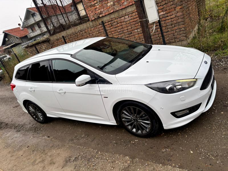 Ford Focus 1.0 EcoBoost ST/ CH