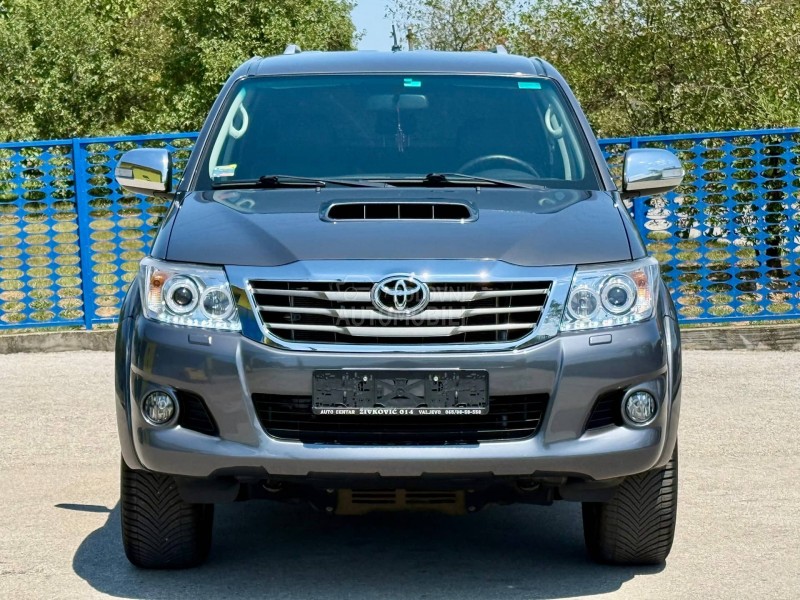 Toyota Hilux FABRIČKO STANJE/FUL
