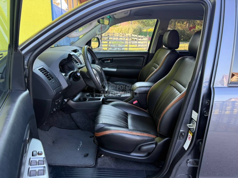 Toyota Hilux FABRIČKO STANJE/FUL