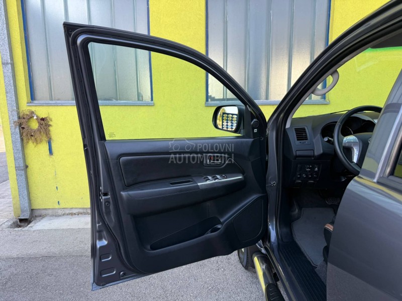 Toyota Hilux FABRIČKO STANJE/FUL