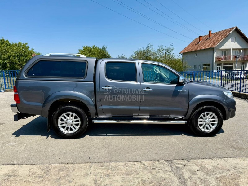 Toyota Hilux FABRIČKO STANJE/FUL